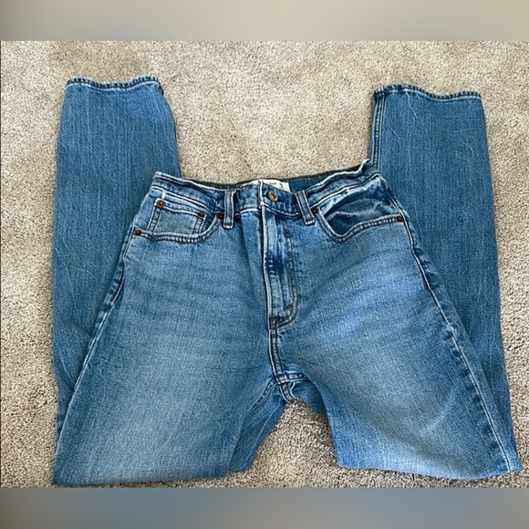 Abercrombie Slim Straight Ultra High Rise - Picture 3 of 4